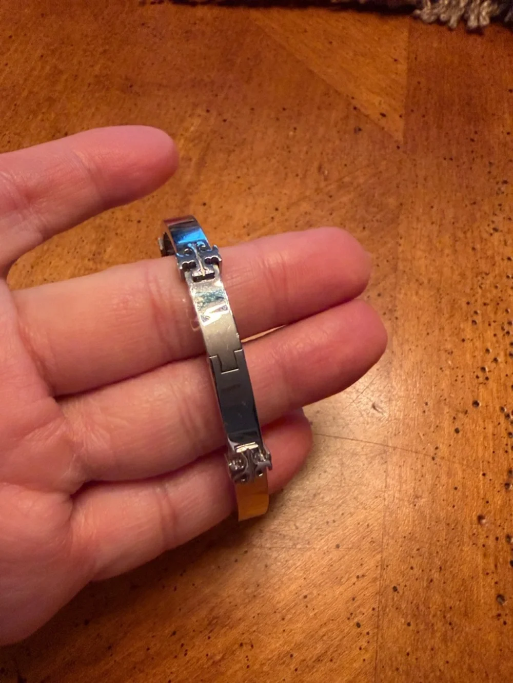 Tory Burch Silver-Tone Logo Hinge Bracelet - Picture 5 of 7